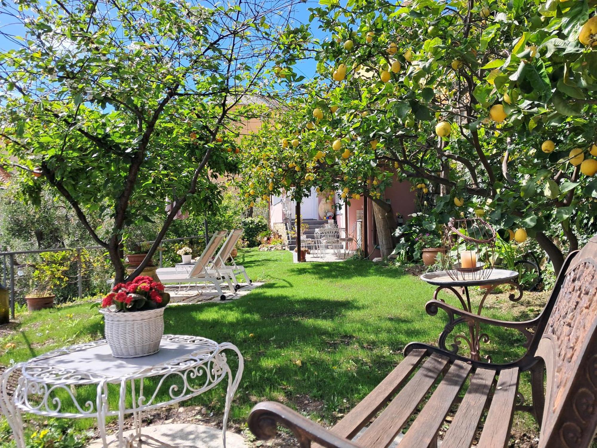 Florinda Lemon'S Suite Cervo Ngoại thất bức ảnh